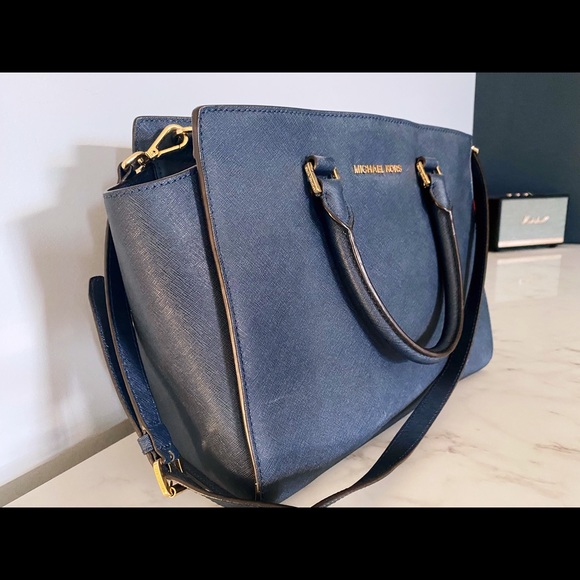Michael Kors purse - Picture 10 of 10